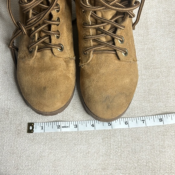 Boots - Picture 5 of 6